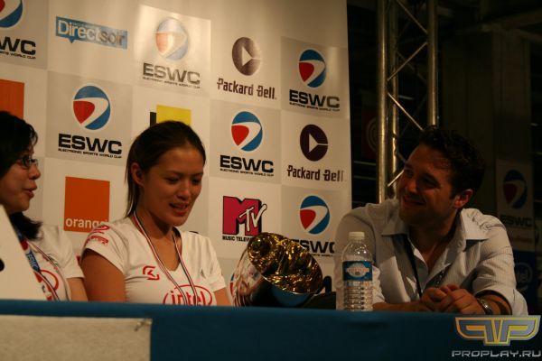 �, �� � �alve