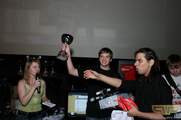 � ��� � ������� - �����. �����, ������� �� A4Tech, �������� �������� Icemat Syberia �� ES-Gaming, �� �, ������� ��, ��������� ������� � ������.