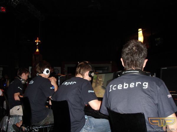 ����� ����� � Twicked