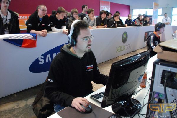 ����������