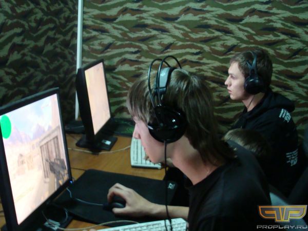 ���  � ����