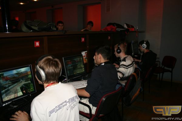 ����� ����